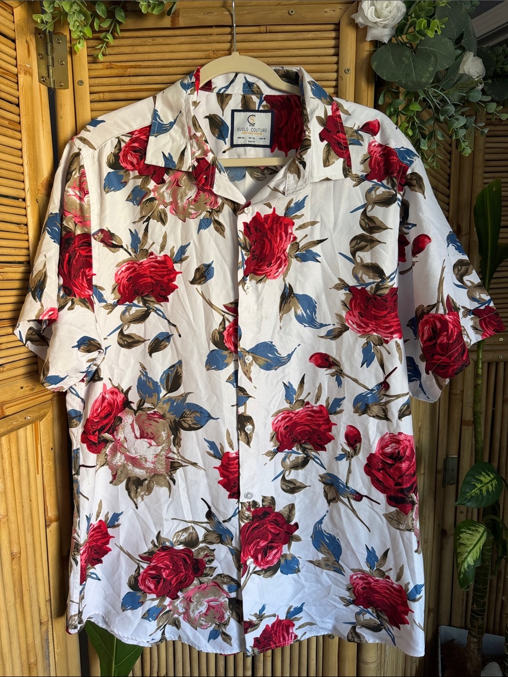 Resort-Ready White Short-Sleeve Button-Down Shirt with Red Rose Print